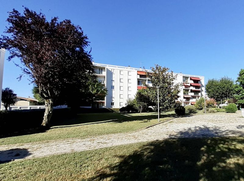Acheter un appartement T4 avec balcon sur la commune de Bordeaux Caudéran proche Le Bouscat