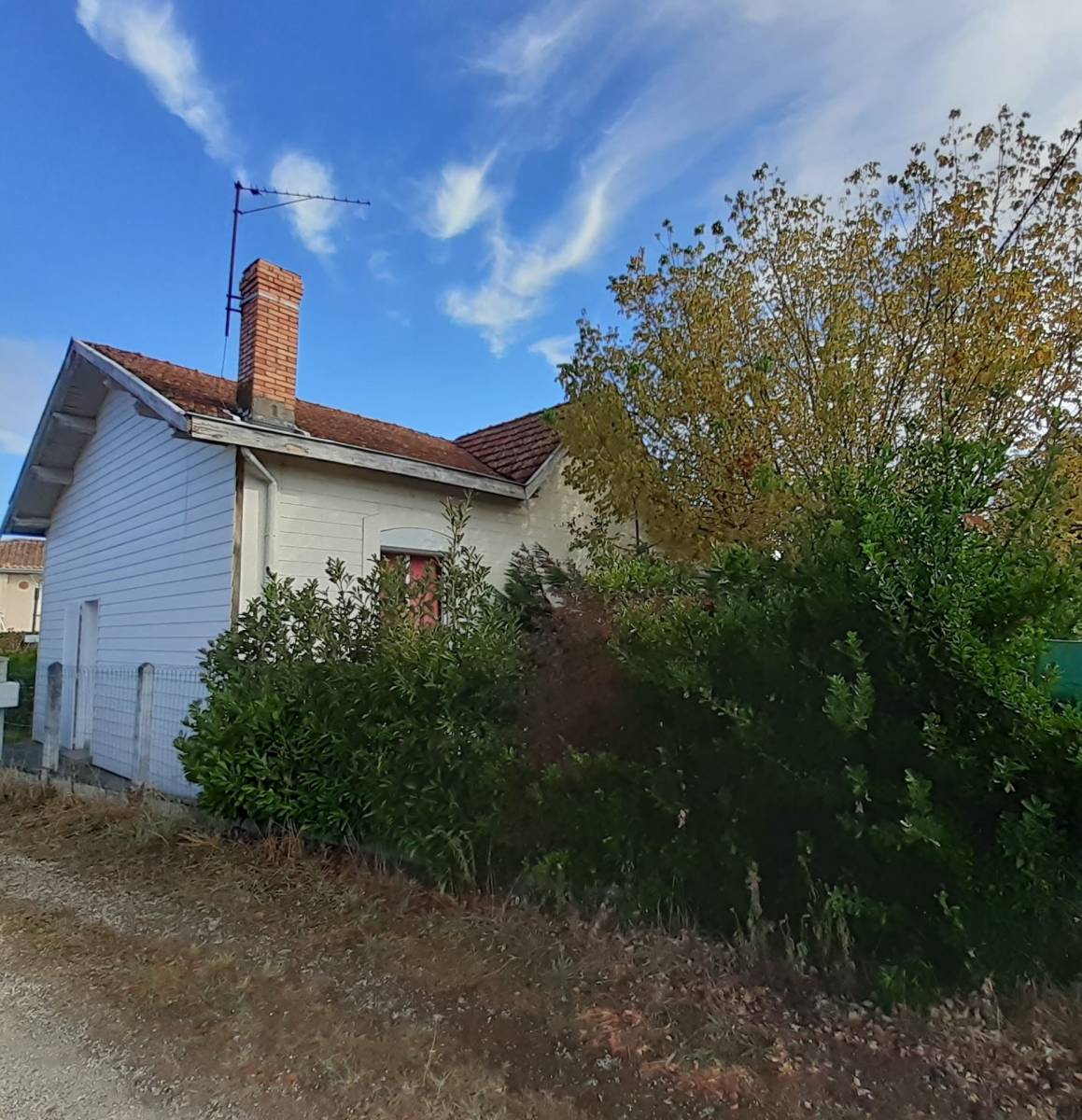À vendre petite maison de 32 m² avec jardin à Saint Médard en Jalles quartier Corbiac