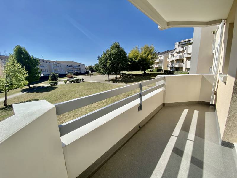 À vendre appartement T3 de 66 m² avec balcon à Mérignac entre le parc Bourran et la gare d’Arlac