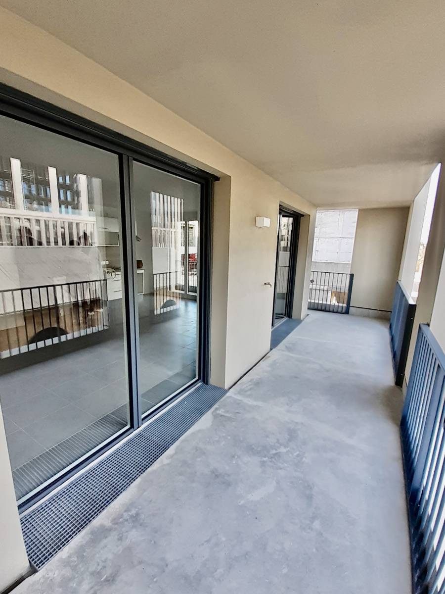 Appartement T3 à louer avec deux chambres et un balcon à Bordeaux proche de la gare et du tram
