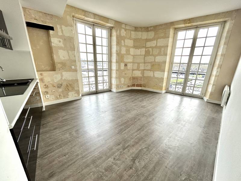 Acheter un appartement de standing avec vue sur la Garonne à Bordeaux proche du pont de Pierre 