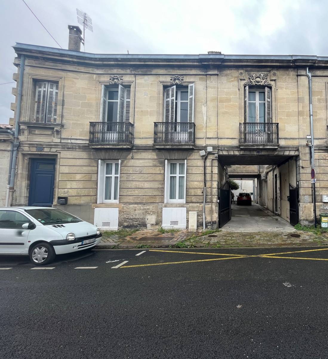 Investir dans un immeuble en pierre au quartier Saint Bruno de Bordeaux proche du tram